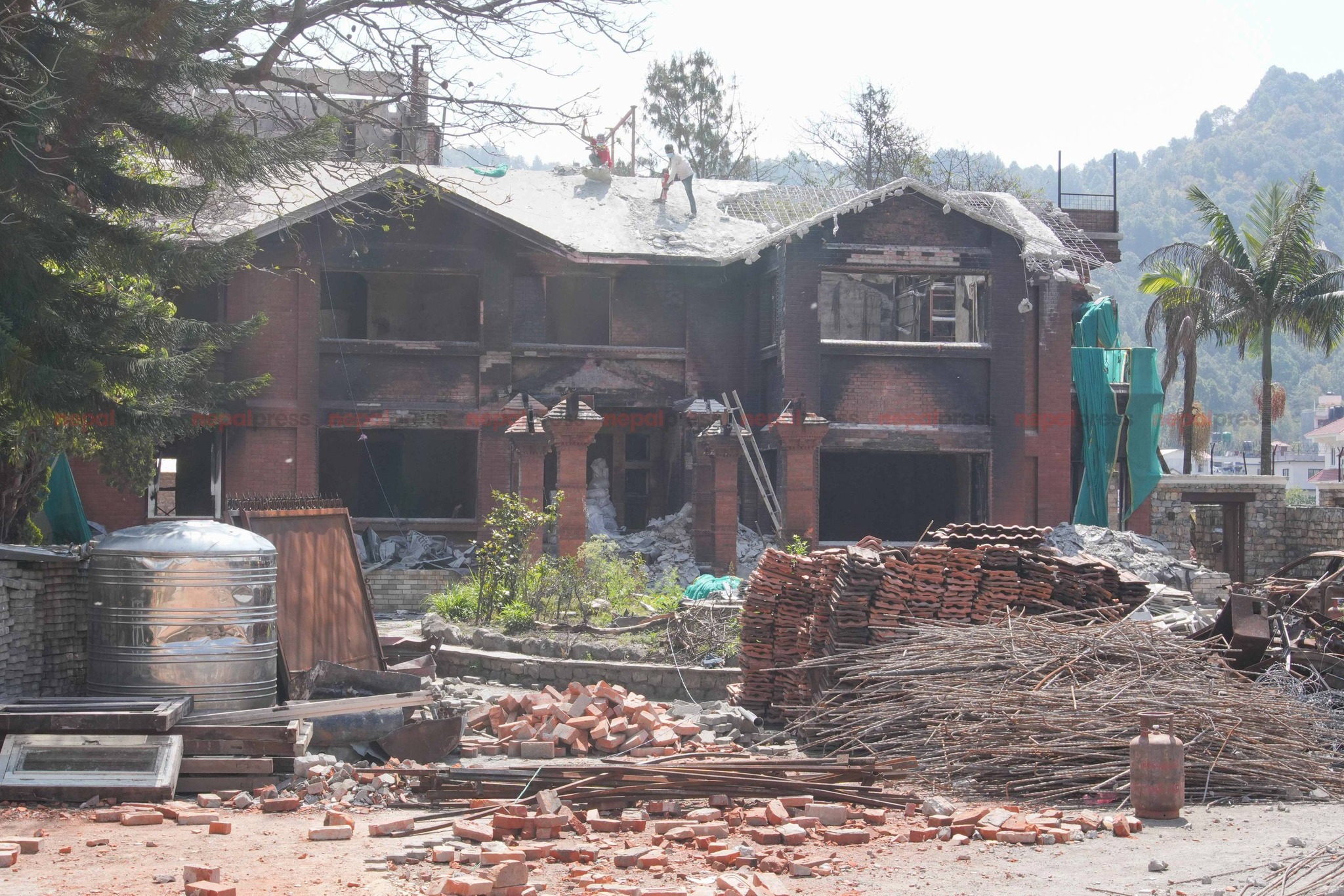 भत्काउन थालियो देउवा निवास
